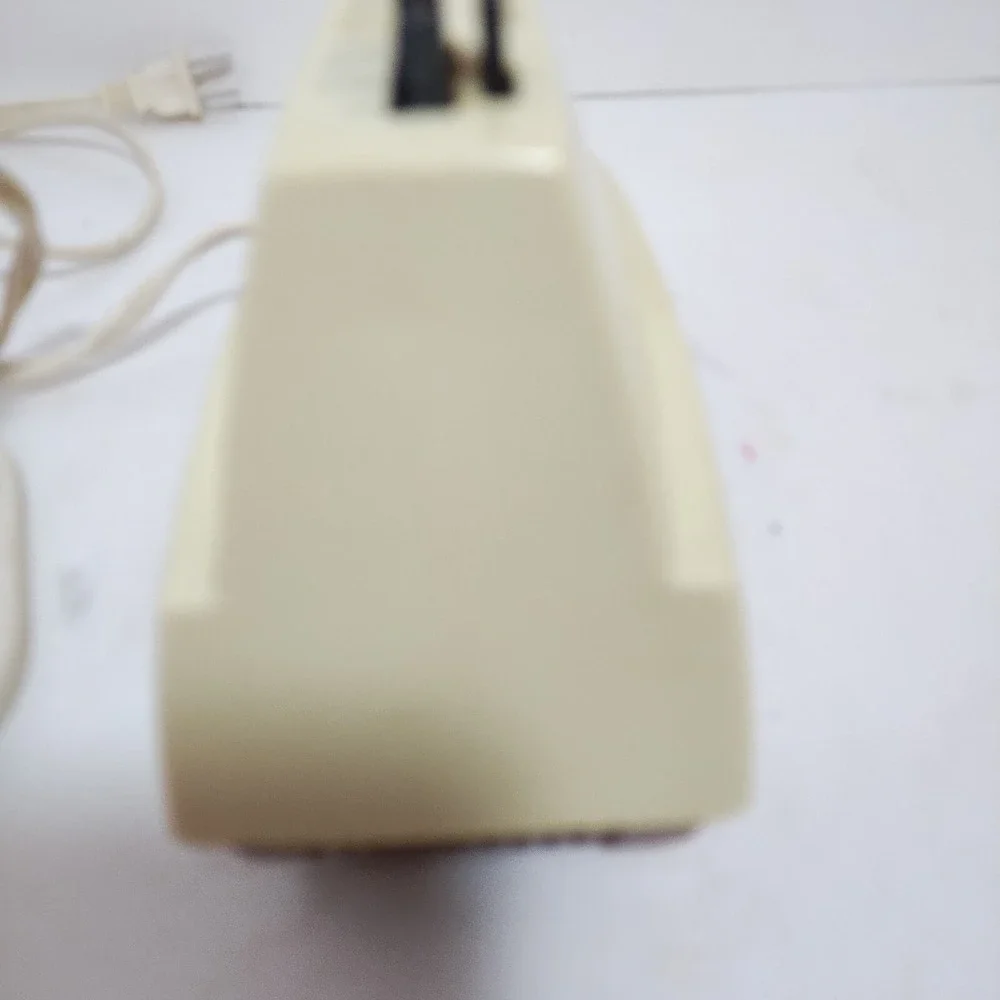 Vintage Robeson  Hand‎ Portable Mixer 3 Speeds Brown & Almond Tested And Working